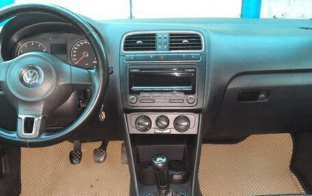 Volkswagen Polo VI (EU Market), 2011 год, 850 000 рублей, 17 фотография