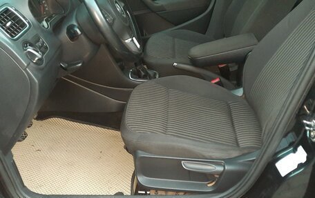 Volkswagen Polo VI (EU Market), 2011 год, 850 000 рублей, 18 фотография