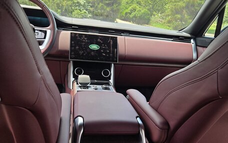 Land Rover Range Rover IV рестайлинг, 2023 год, 21 000 000 рублей, 27 фотография