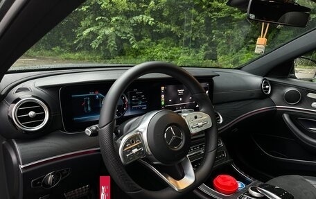 Mercedes-Benz E-Класс, 2018 год, 3 200 000 рублей, 5 фотография