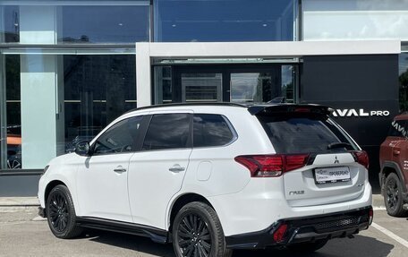 Mitsubishi Outlander III рестайлинг 3, 2022 год, 3 219 000 рублей, 7 фотография