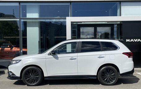 Mitsubishi Outlander III рестайлинг 3, 2022 год, 3 219 000 рублей, 8 фотография