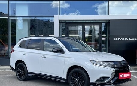 Mitsubishi Outlander III рестайлинг 3, 2022 год, 3 219 000 рублей, 3 фотография