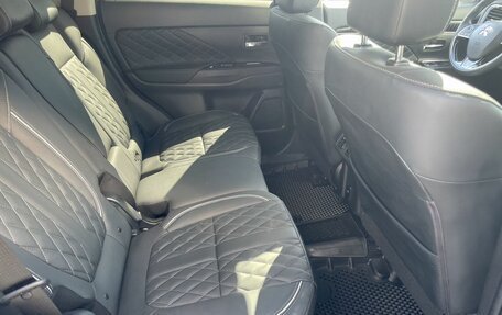 Mitsubishi Outlander III рестайлинг 3, 2022 год, 3 219 000 рублей, 11 фотография