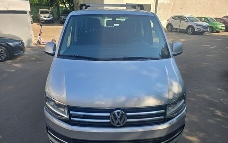 Volkswagen Multivan T6 рестайлинг, 2016 год, 3 650 000 рублей, 1 фотография
