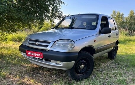 Chevrolet Niva I рестайлинг, 2004 год, 390 000 рублей, 1 фотография