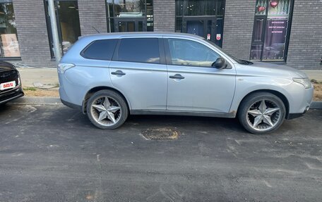 Mitsubishi Outlander III рестайлинг 3, 2012 год, 950 000 рублей, 3 фотография