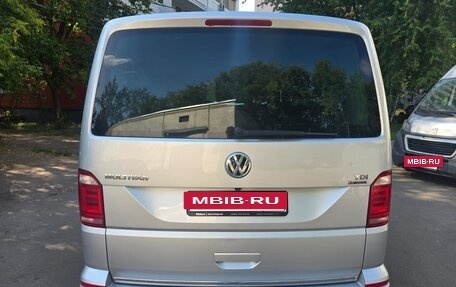 Volkswagen Multivan T6 рестайлинг, 2016 год, 3 650 000 рублей, 5 фотография