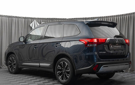 Mitsubishi Outlander III рестайлинг 3, 2021 год, 2 490 000 рублей, 4 фотография
