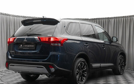 Mitsubishi Outlander III рестайлинг 3, 2021 год, 2 490 000 рублей, 5 фотография