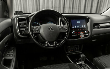 Mitsubishi Outlander III рестайлинг 3, 2021 год, 2 490 000 рублей, 7 фотография