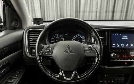 Mitsubishi Outlander III рестайлинг 3, 2021 год, 2 490 000 рублей, 10 фотография