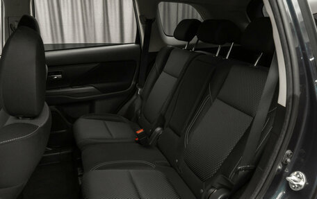 Mitsubishi Outlander III рестайлинг 3, 2021 год, 2 490 000 рублей, 12 фотография