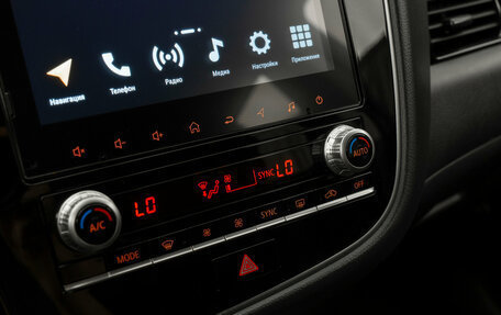 Mitsubishi Outlander III рестайлинг 3, 2021 год, 2 490 000 рублей, 18 фотография