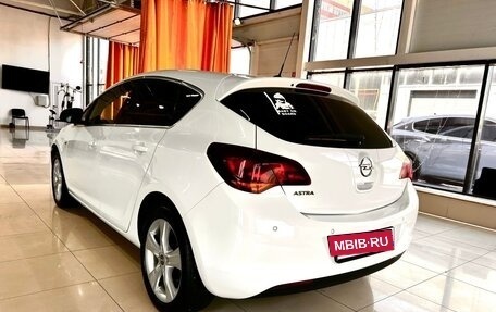Opel Astra J, 2010 год, 530 000 рублей, 2 фотография