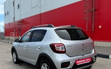 Renault Sandero II рестайлинг, 2015 год, 975 000 рублей, 2 фотография