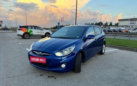 Hyundai Solaris II рестайлинг, 2011 год, 780 000 рублей, 3 фотография