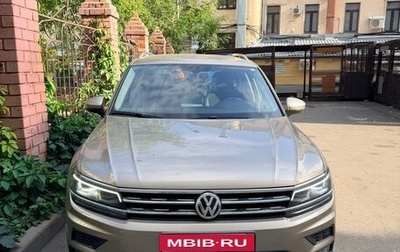 Volkswagen Tiguan II, 2018 год, 2 600 000 рублей, 1 фотография
