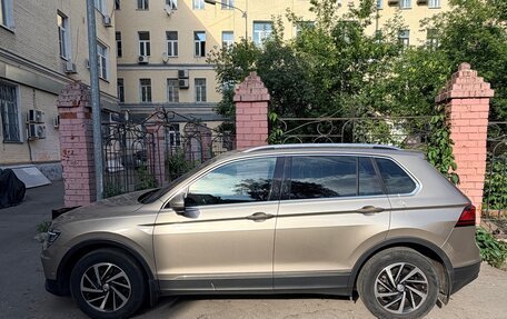 Volkswagen Tiguan II, 2018 год, 2 600 000 рублей, 4 фотография
