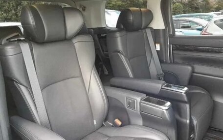 Toyota Alphard III, 2018 год, 4 750 000 рублей, 16 фотография