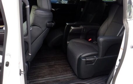 Toyota Alphard III, 2018 год, 4 750 000 рублей, 14 фотография