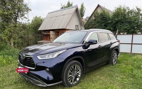 Toyota Highlander, 2021 год, 5 890 000 рублей, 2 фотография
