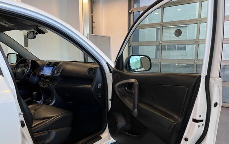 Toyota RAV4, 2010 год, 1 365 000 рублей, 24 фотография