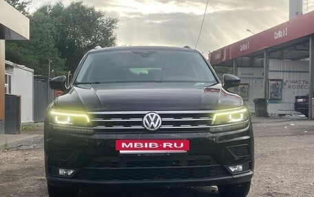 Volkswagen Tiguan II, 2019 год, 2 080 000 рублей, 2 фотография