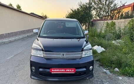 Toyota Voxy II, 2007 год, 970 000 рублей, 2 фотография