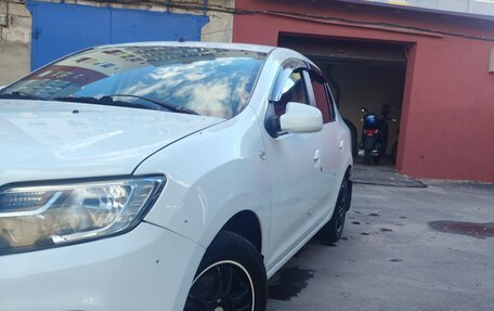 Renault Logan II, 2019 год, 800 000 рублей, 5 фотография