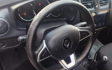 Renault Logan II, 2019 год, 800 000 рублей, 17 фотография