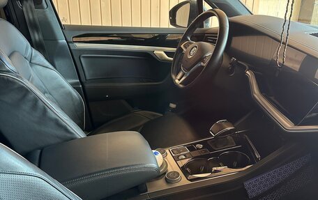 Volkswagen Touareg III, 2019 год, 3 800 000 рублей, 5 фотография