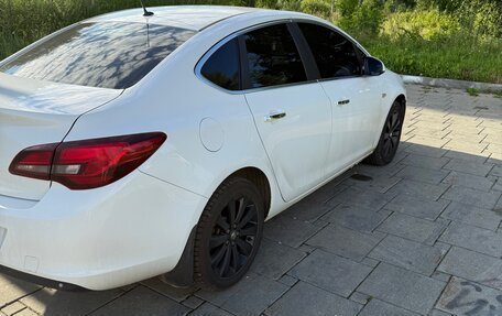 Opel Astra J, 2013 год, 670 000 рублей, 4 фотография