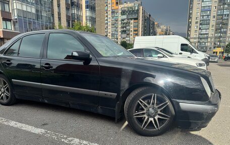 Mercedes-Benz E-Класс, 2000 год, 450 000 рублей, 3 фотография