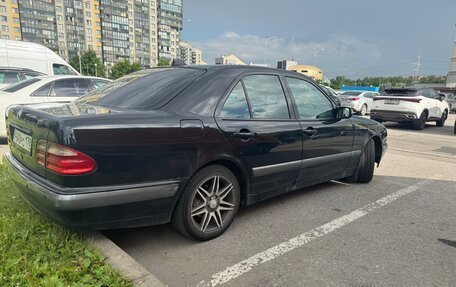 Mercedes-Benz E-Класс, 2000 год, 450 000 рублей, 5 фотография
