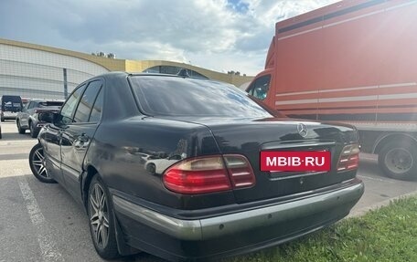 Mercedes-Benz E-Класс, 2000 год, 450 000 рублей, 6 фотография
