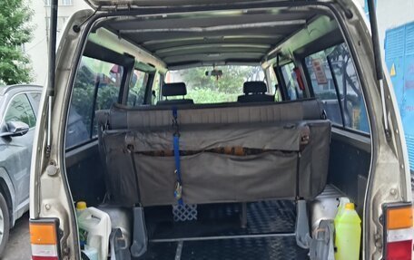 Nissan Urvan III, 1999 год, 650 000 рублей, 23 фотография