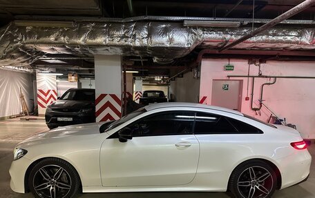 Mercedes-Benz E-Класс, 2018 год, 3 300 000 рублей, 4 фотография