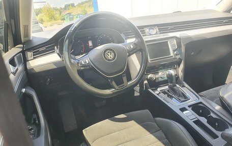 Volkswagen Passat B8 рестайлинг, 2017 год, 1 900 000 рублей, 11 фотография