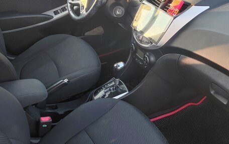 Hyundai Solaris II рестайлинг, 2012 год, 750 000 рублей, 10 фотография