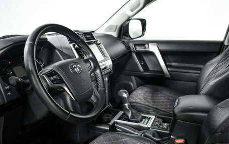 Toyota Land Cruiser Prado 150 рестайлинг 2, 2019 год, 4 990 000 рублей, 3 фотография