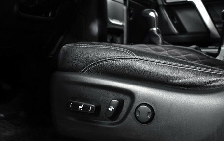 Toyota Land Cruiser Prado 150 рестайлинг 2, 2019 год, 4 990 000 рублей, 5 фотография