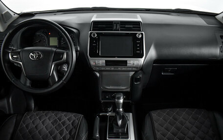 Toyota Land Cruiser Prado 150 рестайлинг 2, 2019 год, 4 990 000 рублей, 14 фотография