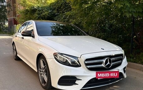 Mercedes-Benz E-Класс, 2017 год, 2 950 000 рублей, 3 фотография