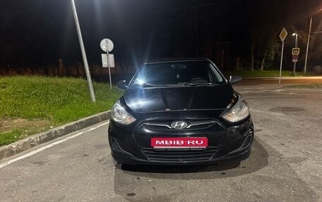 Hyundai Solaris II рестайлинг, 2013 год, 410 000 рублей, 1 фотография
