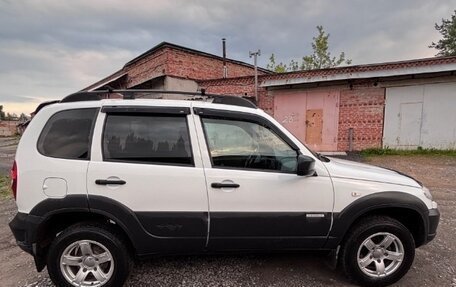 Chevrolet Niva I рестайлинг, 2017 год, 780 000 рублей, 3 фотография
