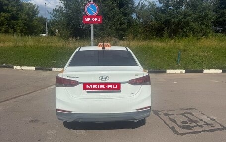 Hyundai Solaris II рестайлинг, 2018 год, 600 000 рублей, 2 фотография