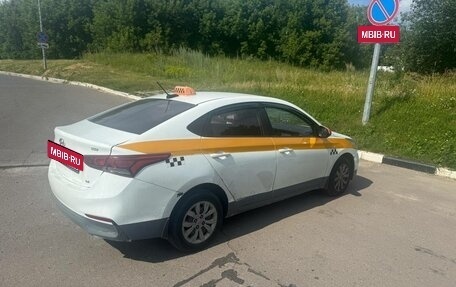 Hyundai Solaris II рестайлинг, 2018 год, 600 000 рублей, 3 фотография