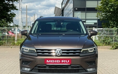Volkswagen Tiguan II, 2019 год, 2 399 000 рублей, 2 фотография