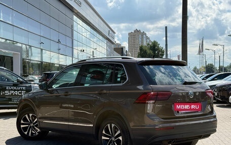 Volkswagen Tiguan II, 2019 год, 2 399 000 рублей, 6 фотография